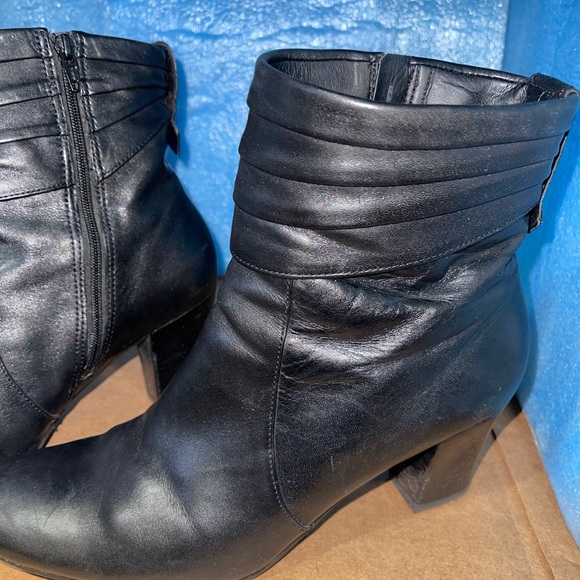 Booties. - Picture 3 of 9